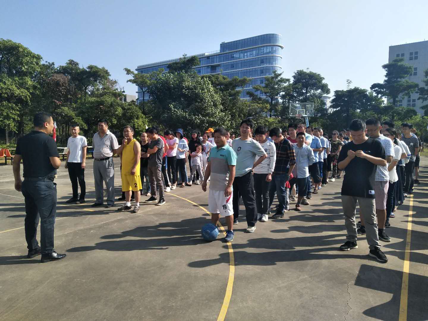 珠海創(chuàng)銀11月開展團(tuán)隊拓展活動
